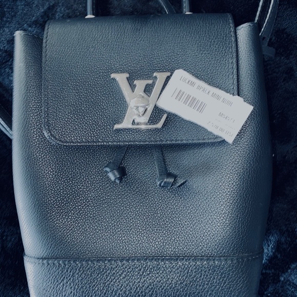 ❌ SOLD ❌ Authentic Louis Vuitton mini backpack - Picture 3 of 5